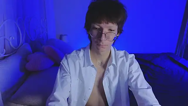 Snapshot of TommieHi chatting on November 8, 5:07 am TommieHi online show from November 8, 5:07 am