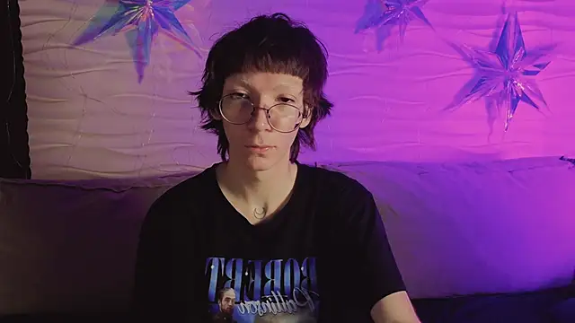 Snapshot of TommieHi chatting on December 4, 5:17 am TommieHi online show from December 4, 5:17 am