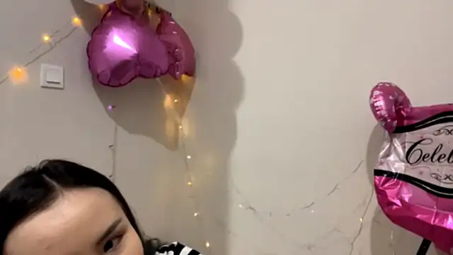 CarollFalick online show from October 25, 12:13 pm