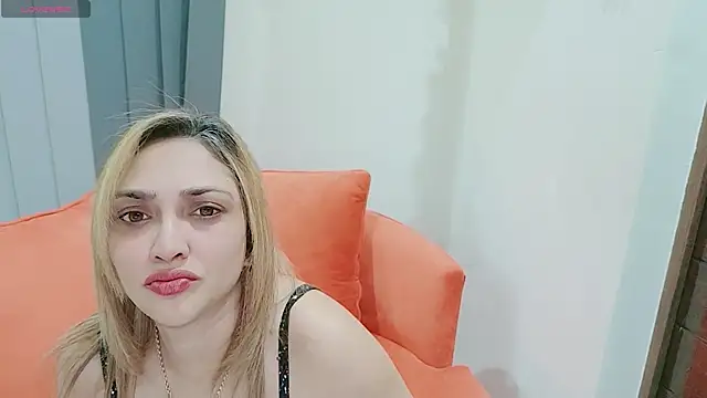 Snapshot of INDIANROMANCE chatting on June 24, 9:36 pm INDIANROMANCE online show from June 24, 9:36 pm