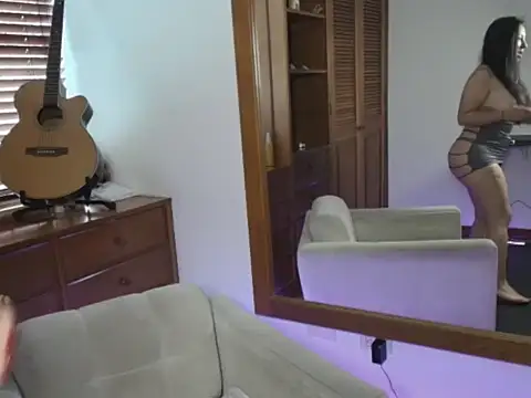 Snapshot of Talia__velvet chatting on November 28, 1:47 pm Talia velvet online show from November 28, 1:47 pm