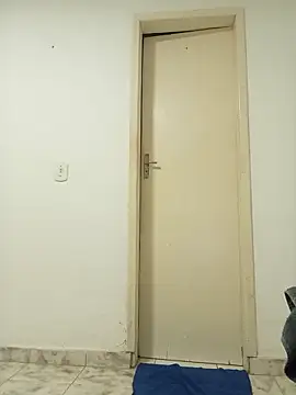 Snapshot of Wolffj6 chatting on February 13, 12:39 am Wolffj6 online show from February 13, 12:39 am