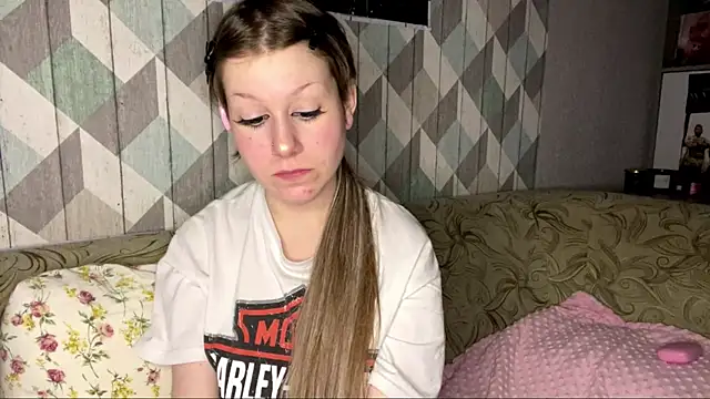 RebelKitsune online show from December 1, 6:57 pm