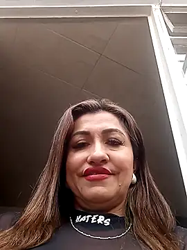 chloe  Jones  online show from October 21, 7:03 pm