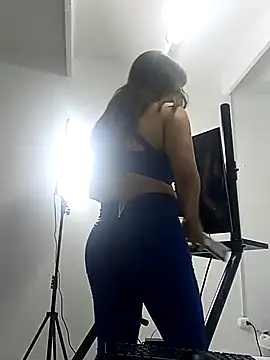 chloe  Jones  online show from November 12, 12:38 pm