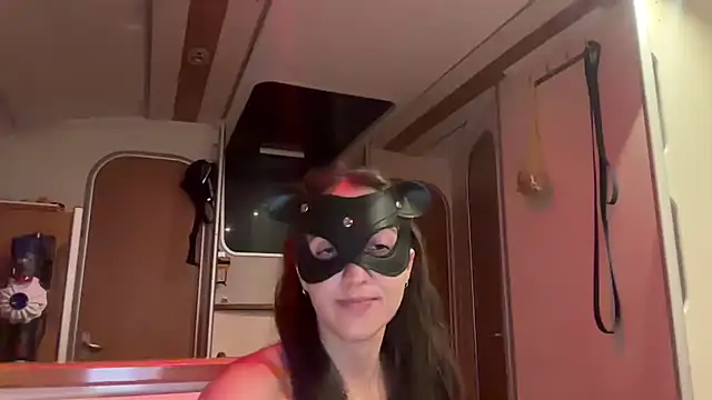 Snapshot of Monk_and_Mia chatting on November 6, 4:24 am Monk and Mia online show from November 6, 4:24 am