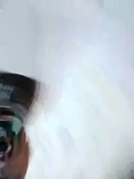 Snapshot of misteriosabb000 chatting on March 21, 1:10 am misteriosabb000 online show from March 21, 1:10 am