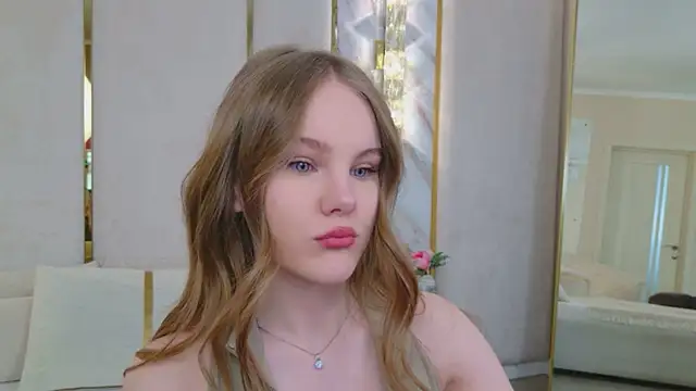 Lili Lohan online show from May 31, 5:04 am
