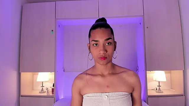 AnahiCollins online show from November 28, 11:35 am