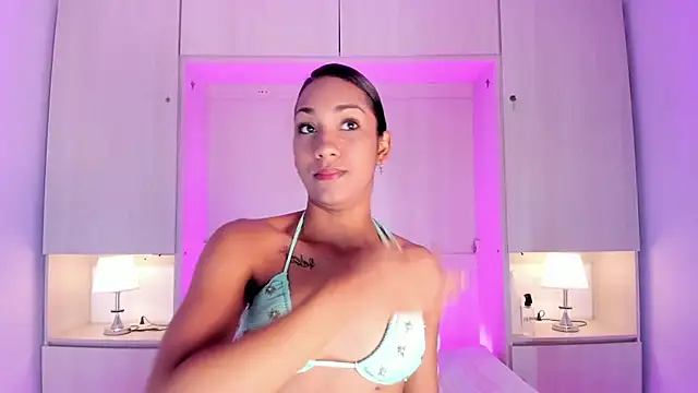 AnahiCollins online show from June 6, 11:59 am