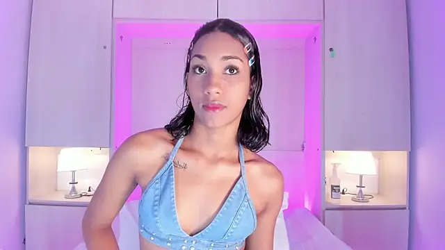 AnahiCollins online show from June 7, 11:36 am
