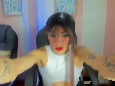 Snapshot of Mila_Leon chatting on November 8, 1:39 am Mila Leon online show from November 8, 1:39 am