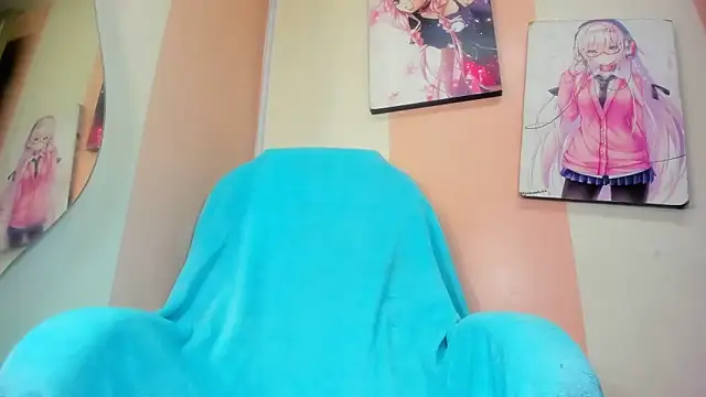 Snapshot of Mila_Leon chatting on April 23, 4:57 am Mila Leon online show from April 23, 4:57 am
