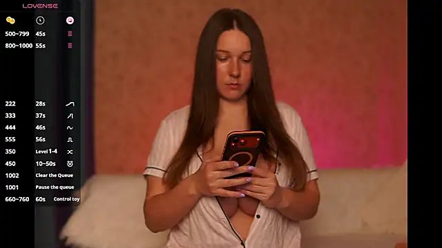 Snapshot of girl_kiraa chatting on July 9, 6:23 pm girl kiraa online show from July 9, 6:23 pm