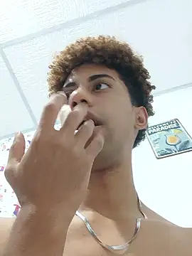 Snapshot of The_boy_good chatting on January 18, 9:29 pm The boy good online show from January 18, 9:29 pm