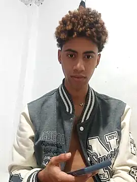 Snapshot of The_boy_good chatting on April 1, 4:04 pm The boy good online show from April 1, 4:04 pm