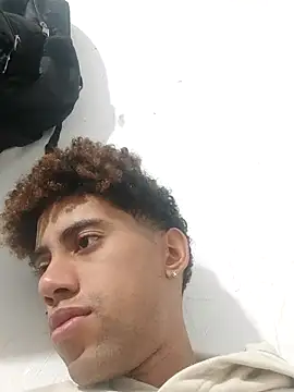 Snapshot of The_boy_good chatting on April 2, 9:34 pm The boy good online show from April 2, 9:34 pm