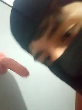 Snapshot of Balaclavaboys chatting on November 9, 11:14 pm Balaclavaboys online show from November 9, 11:14 pm