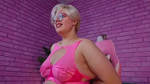 DominiqueSweetie online show from October 15, 9:20 am