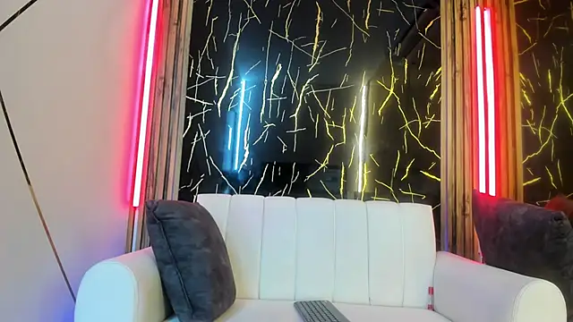 Nahomy Smiths aws online show from October 3, 9:34 pm