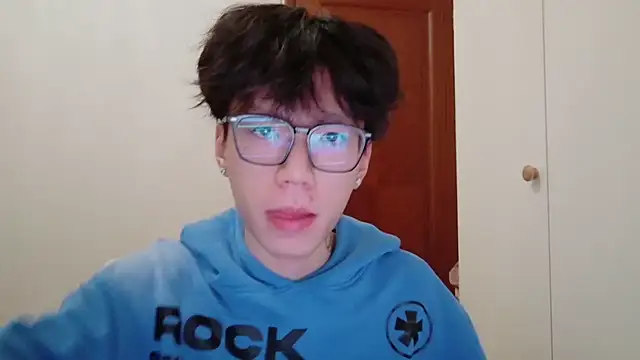 Snapshot of hangzi-0011 chatting on November 24, 11:10 am hangzi-0011 online show from November 24, 11:10 am