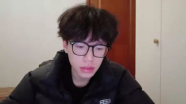 Snapshot of hangzi-0011 chatting on November 29, 11:57 am hangzi-0011 online show from November 29, 11:57 am