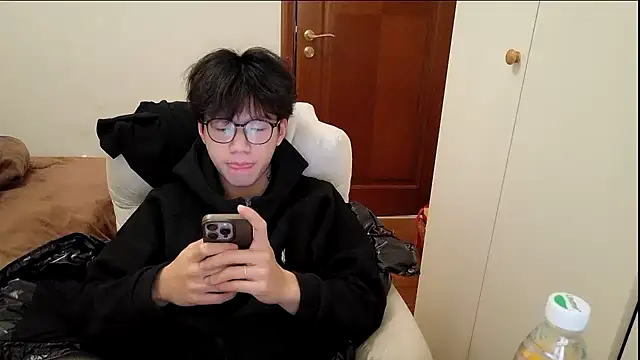 Snapshot of hangzi-0011 chatting on December 16, 7:13 am hangzi-0011 online show from December 16, 7:13 am