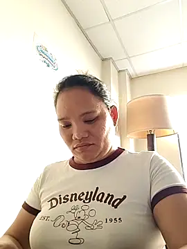 Snapshot of NestleGirl22 chatting on March 19, 9:24 am NestleGirl22 online show from March 19, 9:24 am