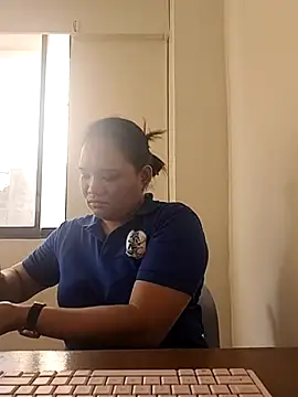 Snapshot of NestleGirl22 chatting on April 6, 6:03 am NestleGirl22 online show from April 6, 6:03 am