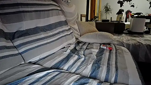 Snapshot of XxvanxX chatting on October 21, 2:12 am XxvanxX online show from October 21, 2:12 am