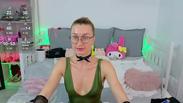 Snapshot of MysticRoxanne chatting on November 26, 9:38 pm MysticRoxanne online show from November 26, 9:38 pm