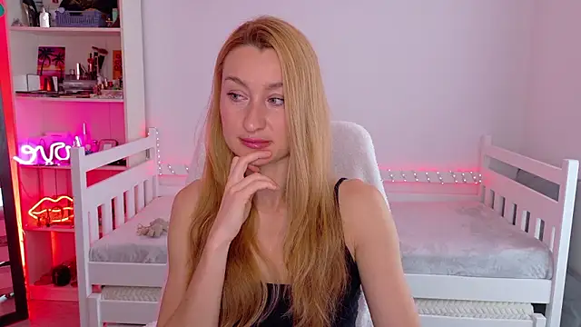 Snapshot of MysticRoxanne chatting on January 11, 10:09 am MysticRoxanne online show from January 11, 10:09 am