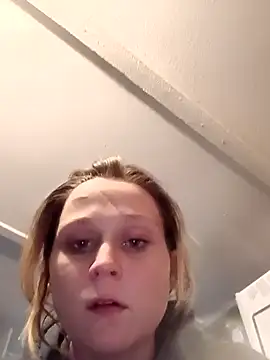 Queen2454 online show from February 13, 6:15 pm