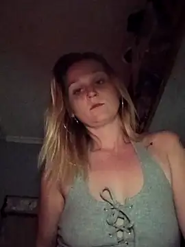 Queen2454 online show from April 5, 9:39 am