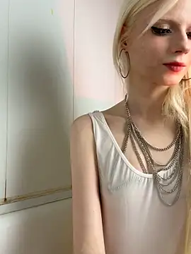 bunnyirisluv online show from December 4, 4:05 pm