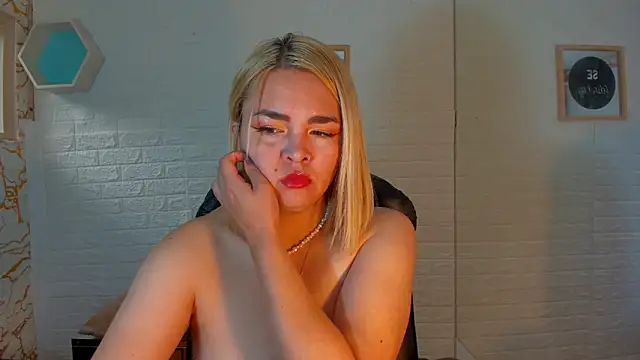Snapshot of Eily_Blunts chatting on October 19, 12:50 pm Eily Blunts online show from October 19, 12:50 pm