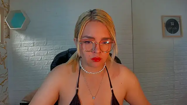 Snapshot of Eily_Blunts chatting on October 20, 12:49 pm Eily Blunts online show from October 20, 12:49 pm