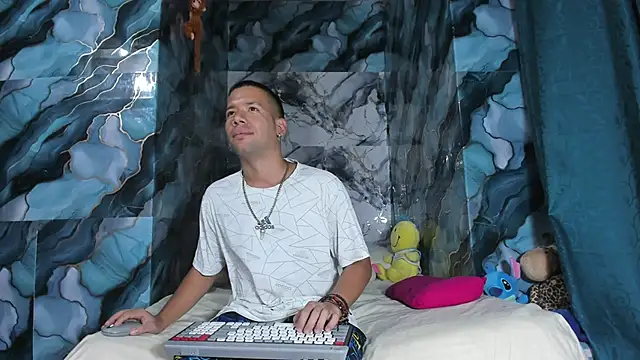 celesteyorucso1 online show from October 18, 11:27 pm