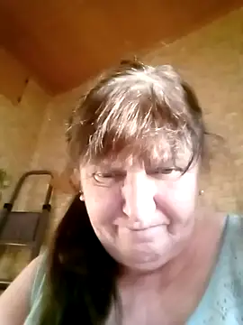 Snapshot of Apeesynka55211 chatting on May 6, 3:13 am Apeesynka55211 online show from May 6, 3:13 am