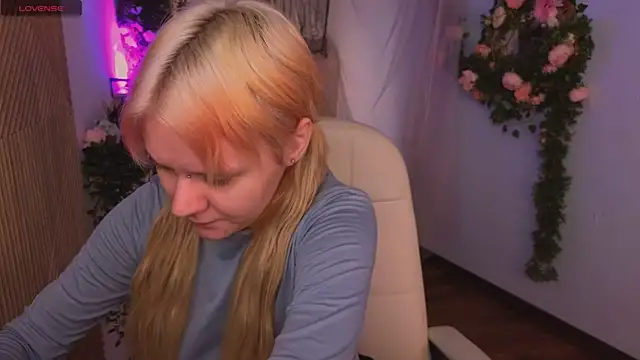 kitten murray  online show from November 4, 5:28 am