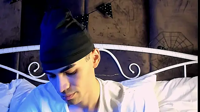 Snapshot of JaremyHarris chatting on November 1, 8:11 pm JaremyHarris online show from November 1, 8:11 pm