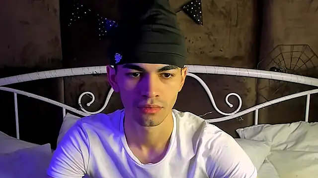 Snapshot of JaremyHarris chatting on November 2, 8:33 pm JaremyHarris online show from November 2, 8:33 pm