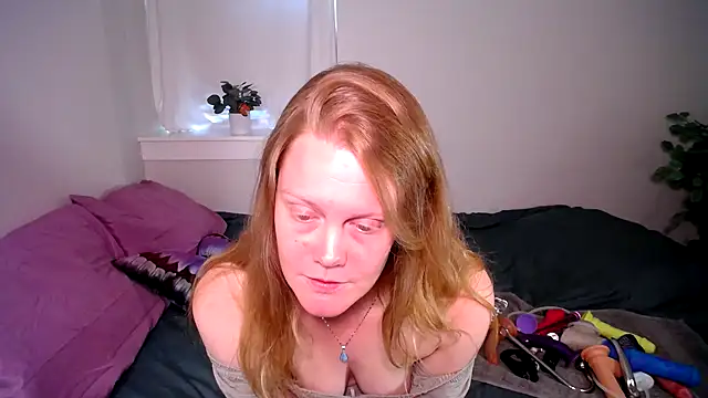 Snapshot of naughtyfox89 chatting on August 6, 10:44 pm naughtyfox89 online show from August 6, 10:44 pm