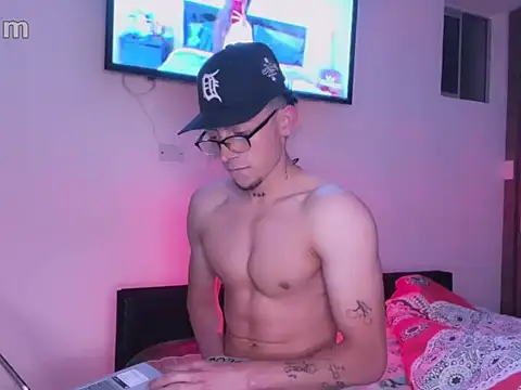 strongManLatino online show from October 10, 1:04 am