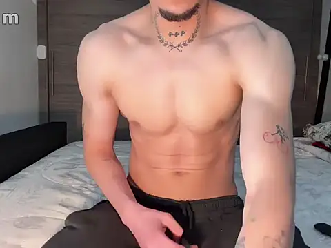 Snapshot of strongManLatino chatting on July 14, 2:05 am strongManLatino online show from July 14, 2:05 am