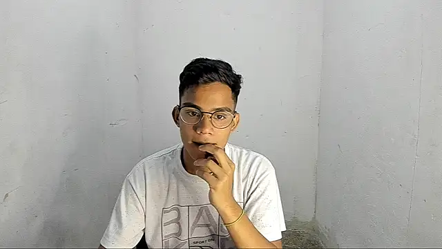Snapshot of Deivi_colins_23 chatting on October 8, 1:25 am Deivi colins 23 online show from October 8, 1:25 am