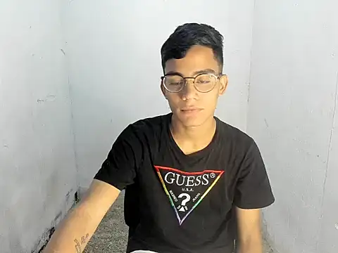 Snapshot of Deivi_colins_23 chatting on October 16, 12:22 am Deivi colins 23 online show from October 16, 12:22 am