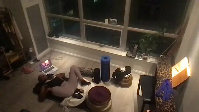 tia   fox online show from October 28, 3:54 am