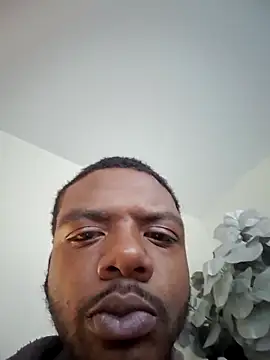 Snapshot of MrBigDickShow chatting on April 6, 10:54 pm MrBigDickShow online show from April 6, 10:54 pm