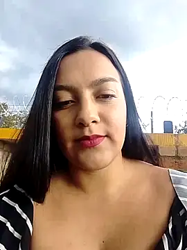 Snapshot of Sexy_Nayra_outdoors chatting on October 15, 9:04 pm Sexy Nayra outdoors online show from October 15, 9:04 pm